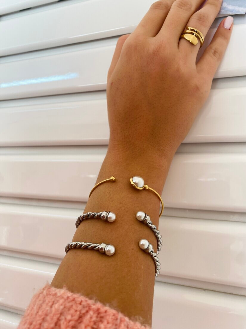 Perlitta Silver Handcuff