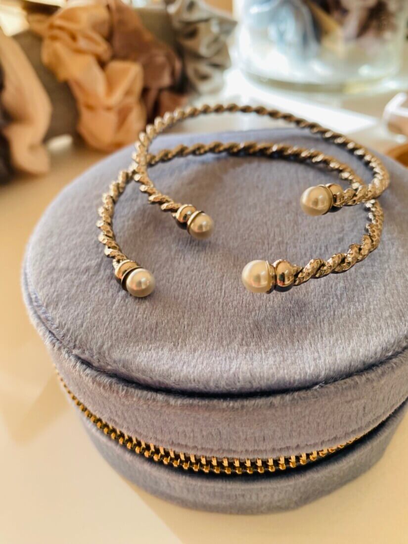 Perlitta Silver Handcuff