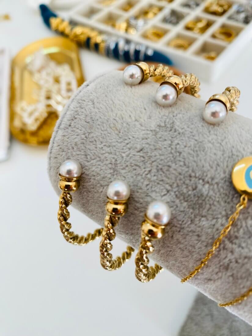 Perlitta Gold Handcuff